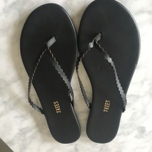 Tkees Scalloped Strap Black Flip Flop